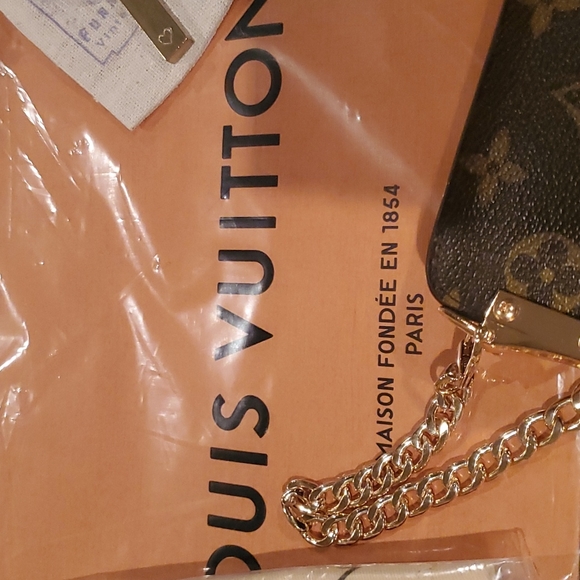 LOUIS VUITTON New Hp new LARGE MOINETE WALLET MADE INTO CROSSBERRY - Picture 9 of 13